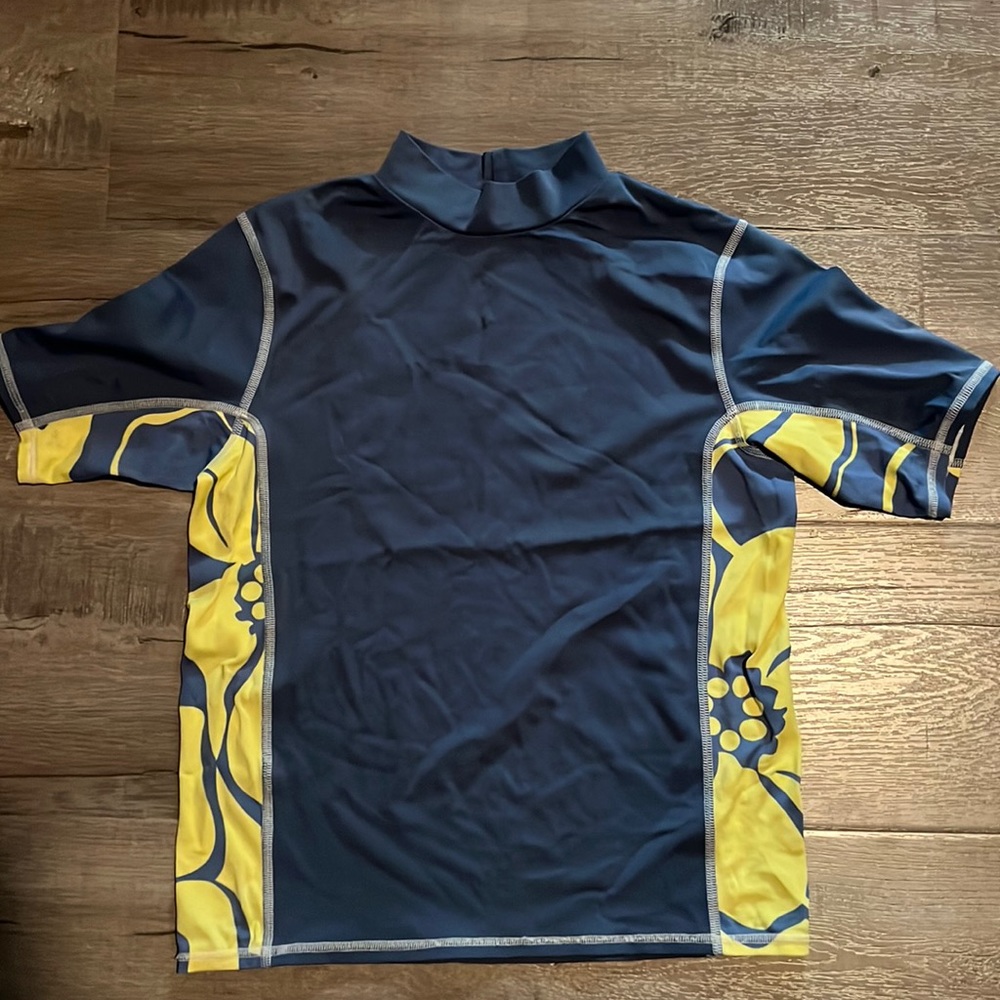 Land’s End - Rash Guard - woman’s / teen girl swim shirt / cover up Size M